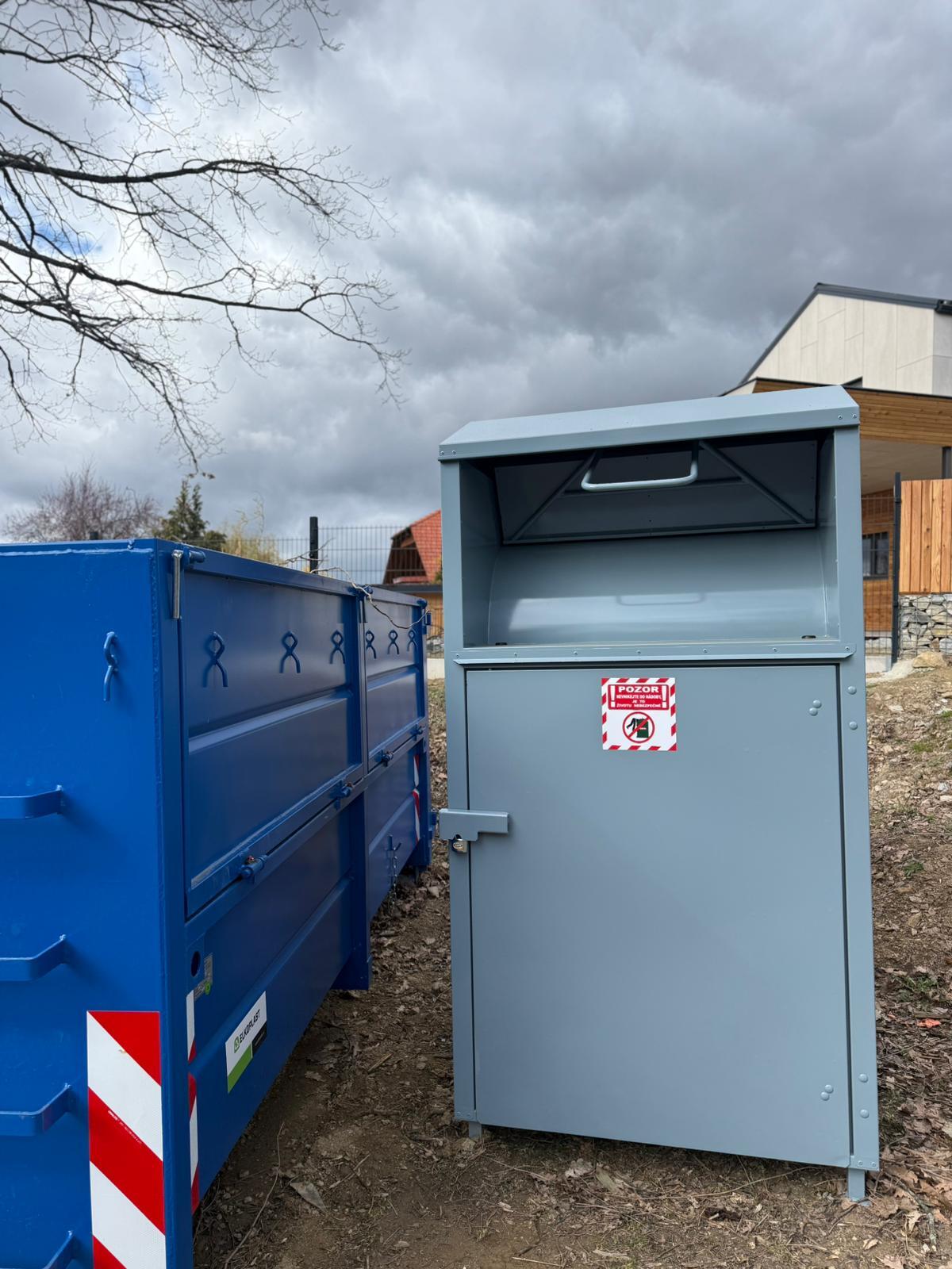 Nový kontejner na textil v obci Doubravice